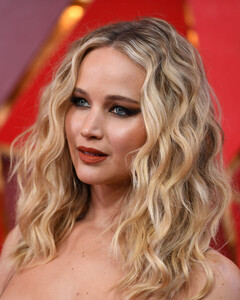 Дженнифер Лоуренс получила ранение при взрыве на съёмках фильма