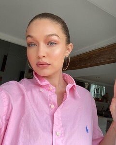 Джиджи Хадид провела прямой эфир, посвящённый её беременности