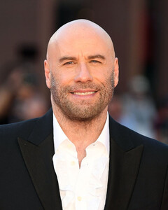 Джон Траволта поблагодарил фанатов за поддержку после смерти его жены Келли Престон