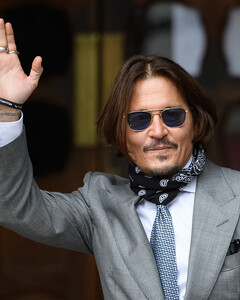 Джонни Депп одержал маленькую победу в суде
