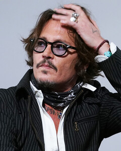 В особняк Джонни Деппа проникла неизвестная женщина