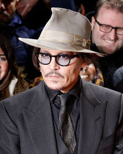 Джонни Депп проиграл дело о клевете. Судья считает, что он избивал Эмбер Хёрд