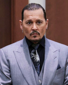 Джонни Депп уверяет, что «одержимая» Эмбер Хёрд отрезала ему палец