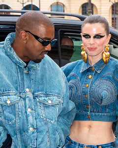 Джулия Фокс отказалась от своих слов о том, что Канье Уэст «абсолютно безобиден и не тронет даже муху»