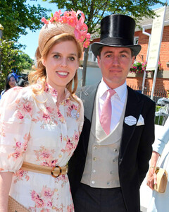 Муж принцессы Беатрис опубликовал редкий снимок их дочери Сиенны