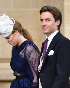 По какой книге муж принцессы Беатрис воспитывает своих детей?