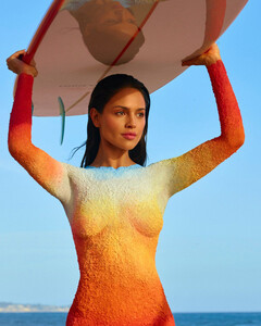 Эйса Гонсалес появилась в рекламе Louis Vuitton без одежды