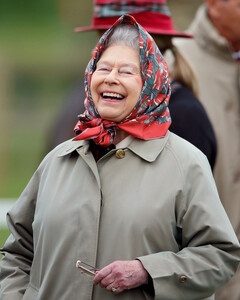 Американские туристы пытались узнать у Елизаветы II, где можно найти британскую королеву