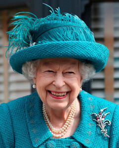 Елизавета II сказала звезде сериала: «Жизнь — это и так проблема»