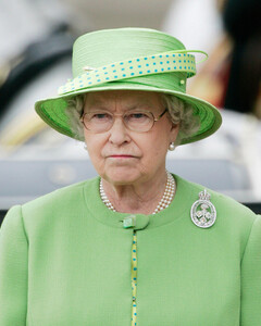 Букингемский дворец выяснит, издевалась ли Меган Маркл над персоналом