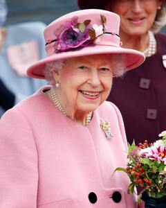 Елизавета II прибыла в Сандрингем, чтобы почтить память своего отца