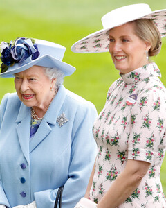 Как любимая невестка Елизаветы II Софи справилась с трагическими потерями и смогла помочь королеве