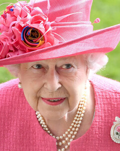 Какая милая привычка королевы Елизаветы II унижает её служащих