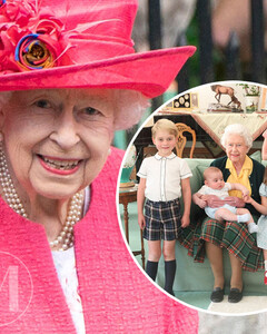 Самая лучшая бабушка на свете: Елизавета II постоянно заваливает внуков и правнуков подарками