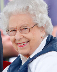 Кто эти два человека, которые всегда могут позвонить Елизавете II?