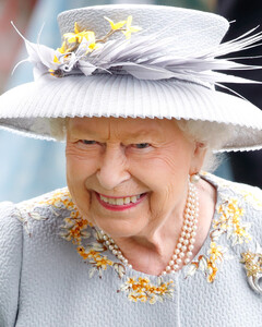 Откуда у королевы деньги? Считаем все источники дохода Елизаветы II