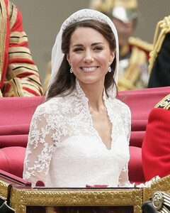 Королева Елизавета II назвала свадебный наряд Кейт Миддлтон ужасным