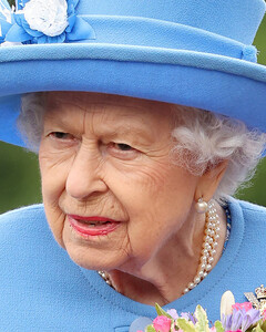 Елизавете II посоветовали отдохнуть в течение двух недель после срочной госпитализации