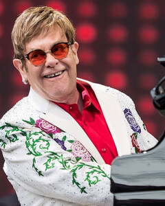 Теперь, кажется, наверняка! Элтон Джон готов завершить карьеру и выйти на пенсию: «С меня хватит аплодисментов»