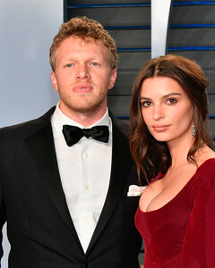 Эмили Ратаковски назвала своего бывшего мужа Себастьяна Беар-Маккларда «уродливым мужчиной»