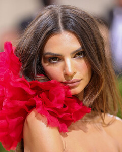 Спустя полгода Эмили Ратаковски наконец показала фото своего сына