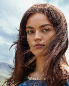 Эмма Маки предстала в образе Бронте в первом трейлере фильма «Эмили»