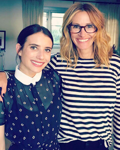 Эмма Робертс отпраздновала 31-й день рождения в компании знаменитой тёти — Джулии Робертс