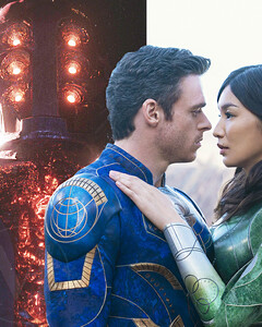 «Вечные»: нетипичный блокбастер Marvel о бессмертных супергероях с человеческими душами