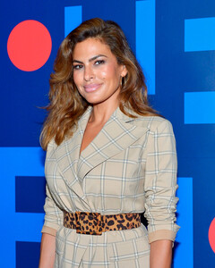 Ева Мендес рассказала, почему у её дочери нет доступа к интернету