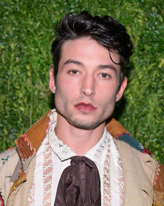 Эзра Миллер извинился перед руководителями Warner Bros. за привлечение негативного внимания к фильму «Флэш»