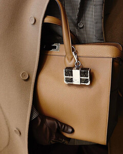 Fendi выпустил первый крипто-кошелёк для виртуальных денег