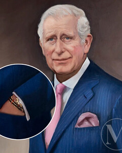 Внимание на браслет: выпущен первый официальный портрет Карла III в статусе короля