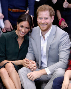 Одиннадцать друзей Сасссекских: кто входит в близкий круг общения принца Гарри и Меган?