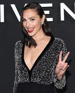 Галь Гадот сыграет Клеопатру