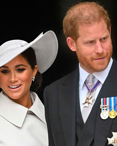 Сассекские на крючке: из-за контракта с Netflix Гарри и Меган Маркл вынуждены будут стать звёздами «Короны»