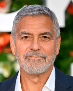 Джордж Клуни рассказал, что в подростковом возрасте страдал от паралича Белла