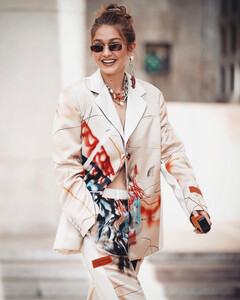 Повторяем образ Джиджи Хадид на показе Heron Preston