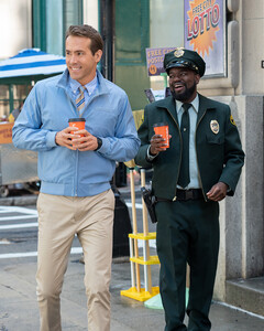 Райан Рейнольдс поднимает бунт персонажей игры в боевике «Главный герой»