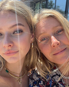 Гвинет Пэлтроу празднует 18-летие дочери Эппл, поразительно похожей на неё