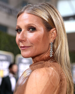 Гвинет Пэлтроу призналась, что каждый вечер пила виски в период карантина