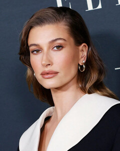 Хейли Бибер была госпитализирована с поражением мозга