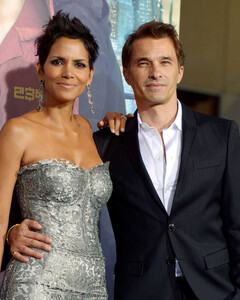 Следом за Джоли: Холли Берри наконец-то оформила развод, который длился 8 лет