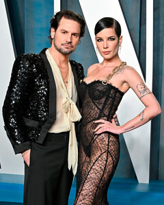 Холзи и её бойфренд Алев Айдин расстались