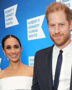 Ошеломляющий успех: документальный сериал от Netflix о жизни принца Гарри и Меган Маркл набрал большое количество просмотров