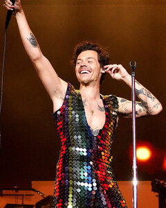 Гарри Стайлс анонсировал альбом Kiss All the Time. Disco, Occasionally