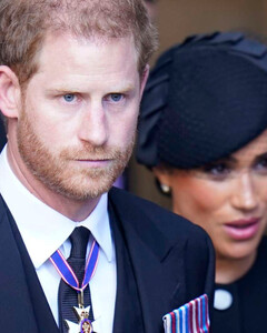 Принца Гарри и Меган Маркл понизили «в должности» как членов королевской семьи