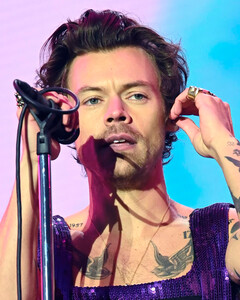 Гарри Стайлс отменил концерт в Копенгагене после смертельной стрельбы в торговом центре