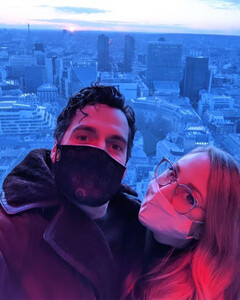 Генри Кавилл отпраздновал день рождения в компании новой возлюбленной