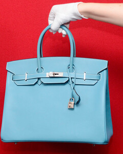 Hermès выиграл суд на запрет продаж NFT с сумками Birkin