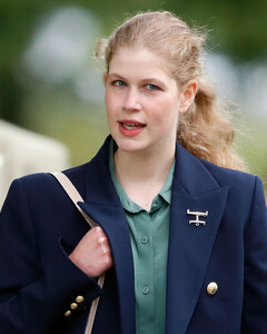 «Танцы со звёздами» и скорое 18-летие — как живёт Леди Луиза Виндзор?